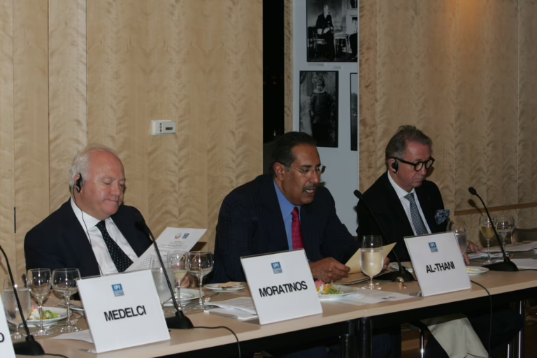 معالي رئيس مجلس الوزراء وزير الخارجية الشيخ حمد بن جاسم بن جبر آل ثاني يستضيف عشاء عمل لإطلاق مبادرة “هوب فور” في نيويورك – 25 سبتمبر 2010