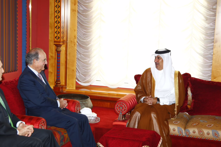 معالي رئيس مجلس الوزراء وزير الخارجية الشيخ حمد بن جاسم بن جبر آل ثاني يستقبل المبعوث الأمريكي للسلام في الشرق الأوسط في الدوحة – 2 أكتوبر 2010