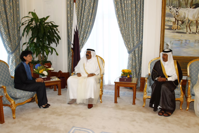 سمو الأمير الشيخ حمد بن خليفة آل ثاني يستقبل رئيسة الاتحاد السويسري في الدوحة – 3 أكتوبر 2010