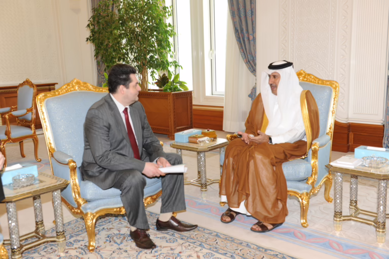 معالي رئيس مجلس الوزراء وزير الخارجية الشيخ حمد بن جاسم بن جبر آل ثاني يستقبل المفوض الرئاسي لمنطقة الأورال الفيدرالية الروسية في الدوحة – 4 أكتوبر 2010