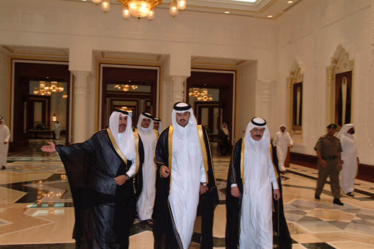 ولي العهد تميم بن حمد يقيم مأدبة إفطار لرؤساء البعثات الدبلوماسية بمناسبة حلول شهر رمضان المبارك – 17 أكتوبر 2004