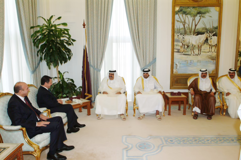 سمو الأمير حمد بن خليفة يستقبل ملك الأردن في الدوحة – 16 ديسمبر 2004