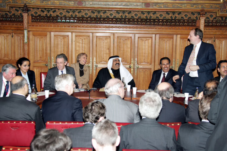 سمو الأمير يلتقي أعضاء مجموعة أصدقاء قطر في البرلمان البريطاني – 25 يناير 2006