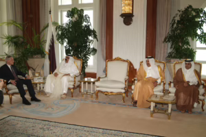 أمير قطر يستقبل وزير خارجية هولندا في الدوحة – 16 فبراير 2006