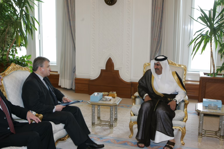 النائب الأول لرئيس مجلس الوزراء وزير الخارجية يستقبل مندوب روسيا لدى الأمم المتحدة – الدوحة – 6 أبريل 2006