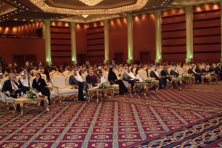 سمو الأمير يشهد افتتاح مؤتمر الدوحة السادس للديمقراطية والتنمية – الدوحة – 11 أبريل 2006