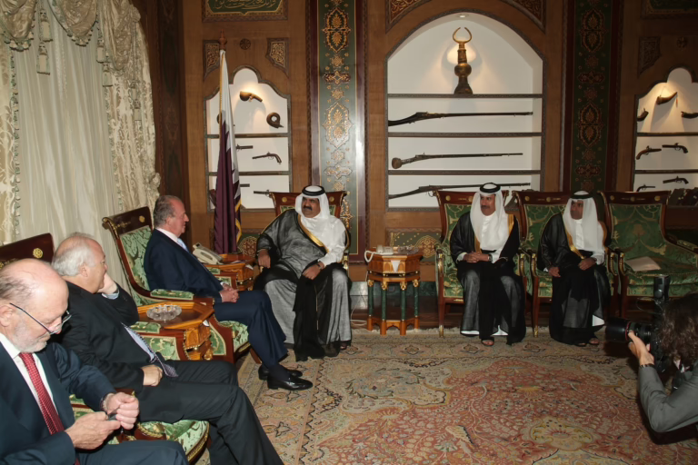 سمو الأمير يستقبل ملك إسبانيا في الدوحة – 26 أبريل 2006