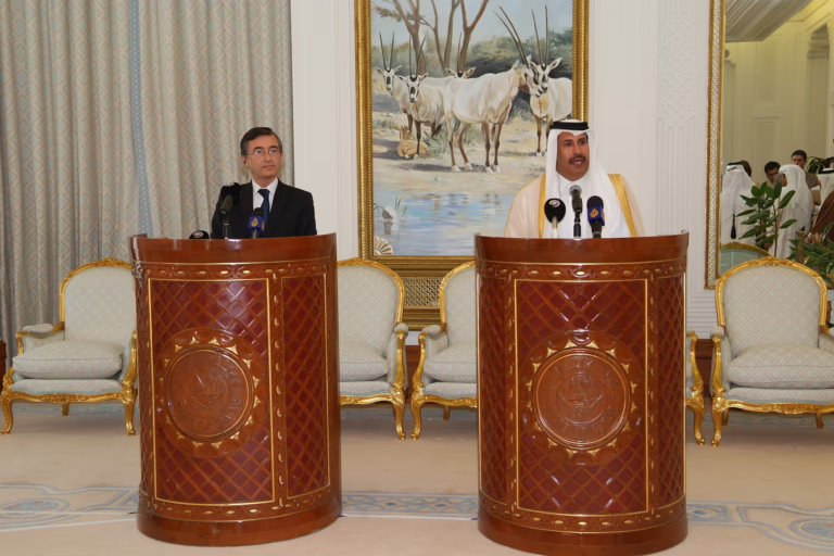 معالي النائب الأول لرئيس مجلس الوزراء وزير الخارجية يعقد مؤتمرًا صحفيًا مع وزير خارجية فرنسا – الدوحة – 18 يونيو 2006