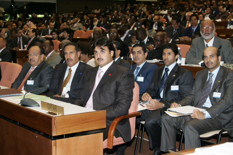 زيارة ولي عهد قطر تميم بن حمد يرافقه النائب الأول لرئيس الوزراء وزير الخارجية حمد بن جاسم لكوبا للمشاركة في قمة عدم الإنحياز – 14-15 سبتمبر 2006