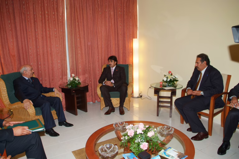 ولي العهد تميم بن حمد يلتقي الوزير الأول للمغرب على هامش قمة عدم الانحياز – كوبا – 15 سبتمبر 2006