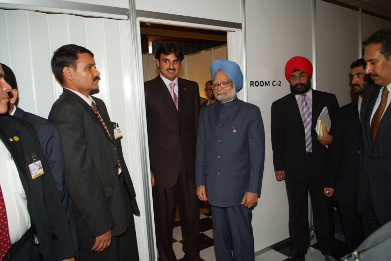 ولي العهد تميم بن حمد يلتقي رئيس وزراء الهند على هامش قمة عدم الانحياز – كوبا – 15 سبتمبر 2006