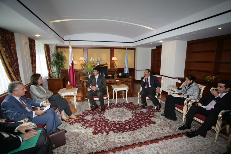 ولي العهد تميم بن حمد يستقبل وزيرة خارجية اليونان في نيويورك – 17 سبتمبر 2006