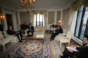 ولي العهد تميم بن حمد يلتقي السفير الأمريكي بالعراق في نيويورك – 21 سبتمبر 2006