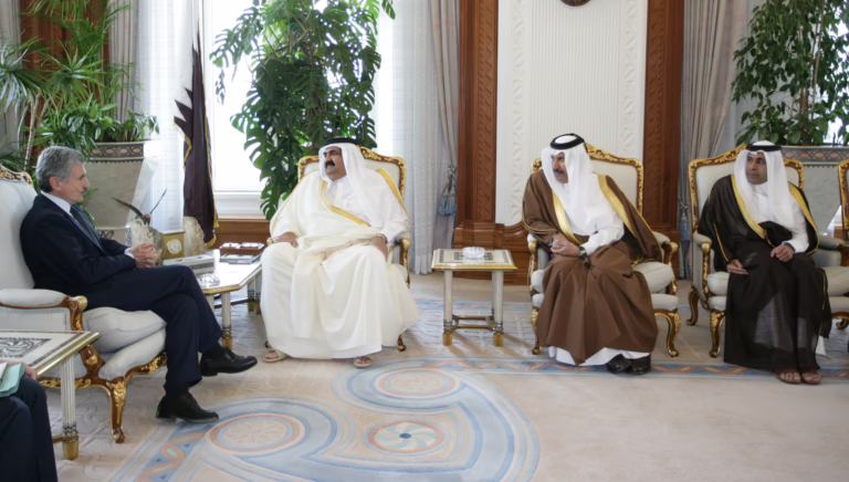 الأمير حمد بن خليفة يستقبل نائب رئيس الوزراء وزير الخارجية الإيطالي في الدوحة – 14 يناير 2007