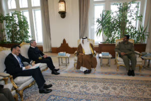 الشيخ حمد بن جاسم يجتمع مع رئيس هيئة الأركان الإيطالي في الدوحة – 23 يناير 2007
