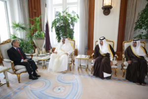 سمو الأمير حمد بن خليفة يستقبل وزير خارجية تونس عبدالوهاب عبدالله في الدوحة – 11 فبراير 2007