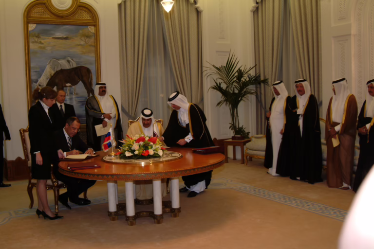 سمو الأمير حمد بن خليفة يستقبل فخامة الرئيس الروسي فلاديمير بوتين في الدوحة – 12 فبراير 2007