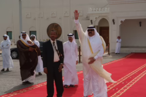 سمو الأمير الشيخ حمد بن خليفة آل ثاني يودّع الرئيس السوداني في مطار الدوحة – 6 مارس 2007