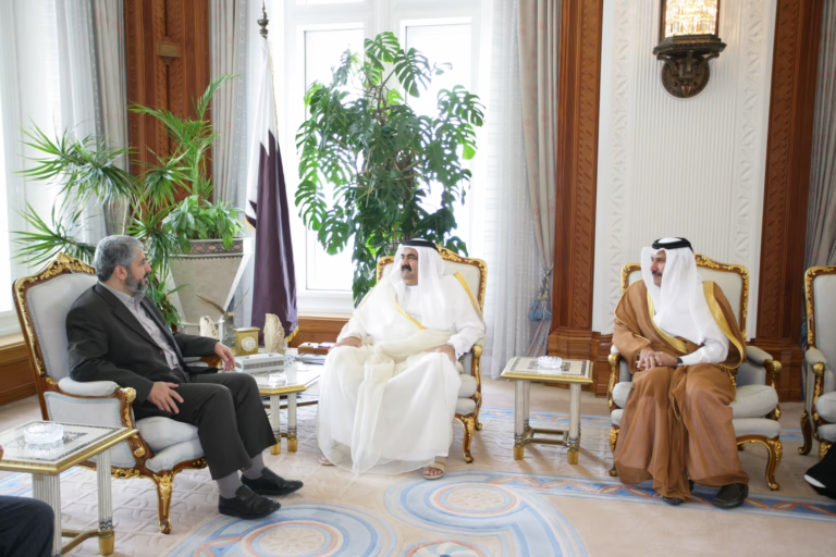 سمو الأمير الشيخ حمد بن خليفة آل ثاني يستقبل رئيس المكتب السياسي لحركة حماس في الدوحة – 18 مارس 2007