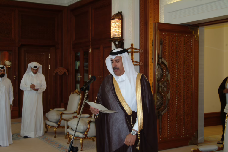 معالي الشيخ حمد بن جاسم بن جبر آل ثاني يؤدي اليمين القانونية رئيسًا لمجلس الوزراء أمام سمو الأمير حمد بن خليفة آل ثاني – 3 أبريل 2007