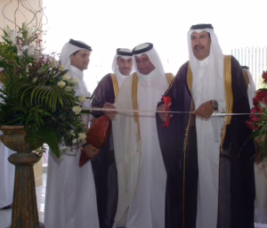 معالي الشيخ حمد بن جاسم بن جبر آل ثاني يفتتح مجمع رخص المباني في الدوحة – 8 أبريل 2007