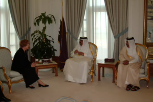 الأمير حمد بن خليفة آل ثاني يستقبل رئيسة فنلندا في الدوحة – 22 أبريل 2007