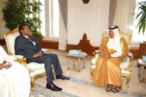 معالي الشيخ حمد بن جاسم بن جبر آل ثاني يستقبل مستشار الرئيس السوداني في الدوحة – 30 أبريل 2007