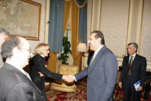 معالي الشيخ حمد بن جاسم بن جبر آل ثاني يلتقي وزيرة الشؤون الأوروبية والتجارة الدولية الإيطالية في روما – 2 مايو 2007