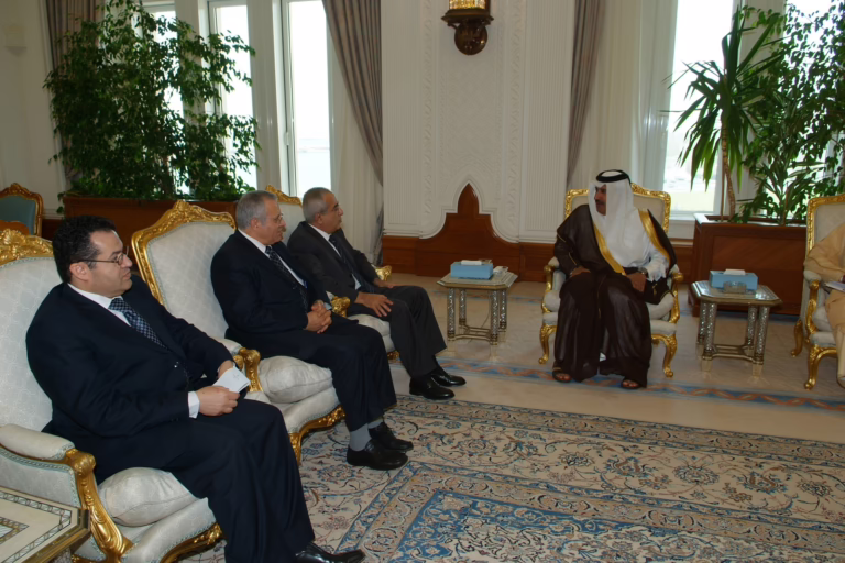 معالي الشيخ حمد بن جاسم بن جبر آل ثاني يستقبل رئيس الوزراء الفلسطيني في الدوحة – 13 مايو 2007