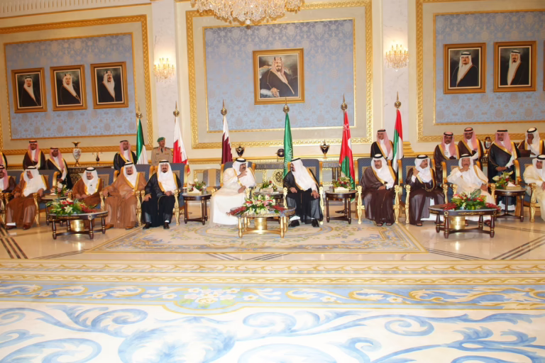 سمو الأمير الشيخ حمد بن خليفة آل ثاني يشارك في الجلسة التشاورية التاسعة لقادة دول مجلس التعاون في الرياض – 15 مايو 2007