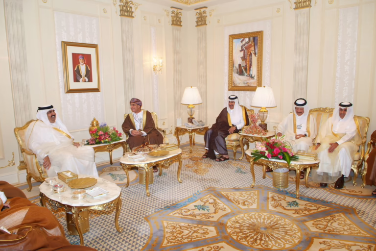 سمو الأمير الشيخ حمد بن خليفة آل ثاني يلتقي نائب رئيس الوزراء العماني فهد بن محمود آل سعيد في الرياض – 15 مايو 2007