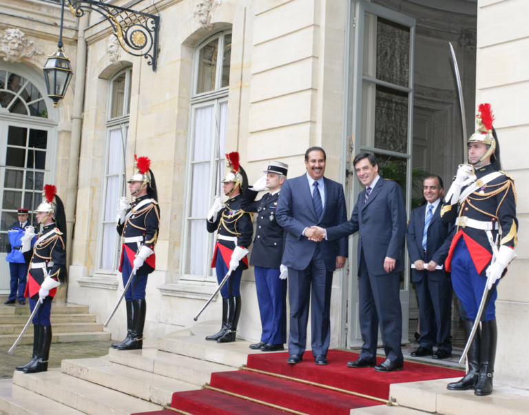 معالي رئيس مجلس الوزراء وزير الخارجية الشيخ حمد بن جاسم بن جبر آل ثاني يلتقي دولة رئيس وزراء فرنسا في باريس – 30 مايو 2007