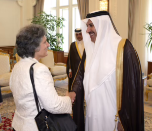 معالي الشيخ حمد بن جاسم بن جبر آل ثاني يستقبل معالي وزيرة خارجية هنغاريا في الدوحة – 11 يونيو 2007