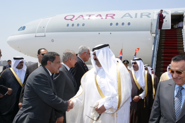 الأمير حمد بن خليفة في زيارة رسمية إلى مصر ولقاء الرئيس مبارك – 13 يونيو 2007