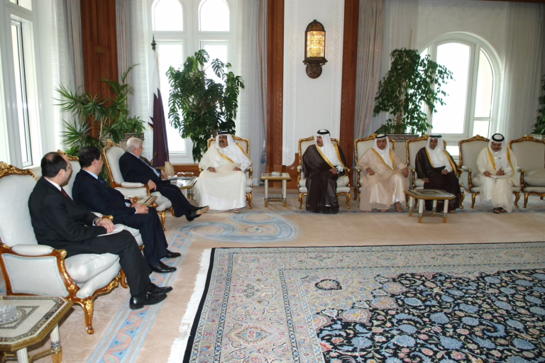 سمو الأمير الشيخ حمد بن خليفة آل ثاني يستقبل وزير الخارجية السوري في الدوحة – 21 مارس 2007