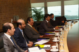 ولي العهد تميم بن حمد يجري مباحثات مع رئيس بورصة سنغافورة – 29 أكتوبر 2007