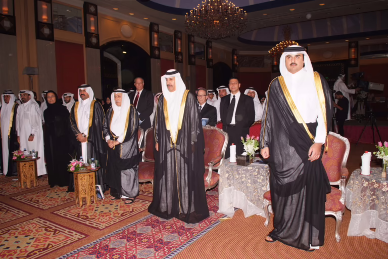 ولي العهد تميم بن حمد في حفل جائزة يوم التميز العلمي برفقة رئيس الوزراء حمد بن جاسم – 11 نوفمبر 2007