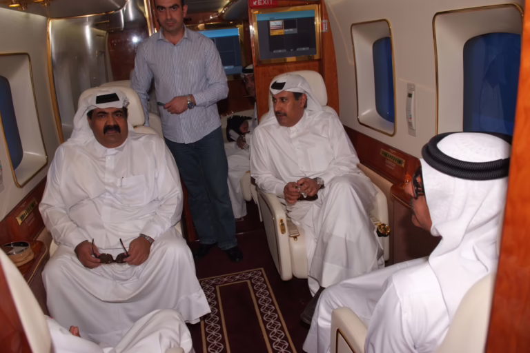 الأمير حمد بن خليفة في جولة جوية برفقة الشيخ حمد بن جاسم – 18 نوفمبر 2007