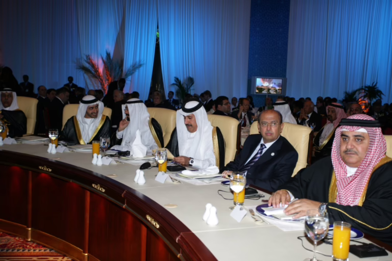 سمو الأمير حمد بن خليفة يفتتح منتدى الدوحة – 23 أبريل 2007