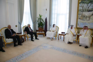 الأمير حمد بن خليفة يستقبل الرئيس الفلسطيني في الدوحة – 19 فبراير 2009