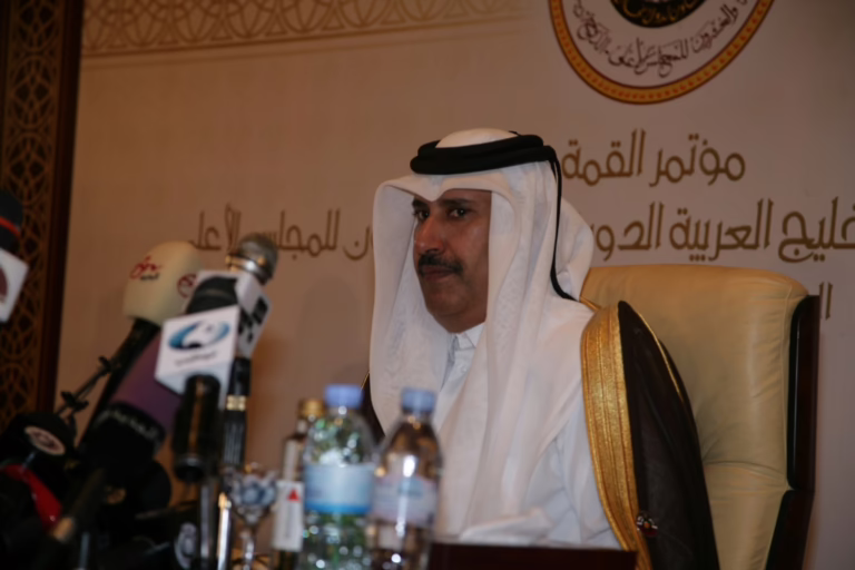 رئيس مجلس الوزراء يعقد مؤتمرًا صحفيًا مع الأمين العام لمجلس التعاون في ختام قمة الدوحة – 4 ديسمبر 2007