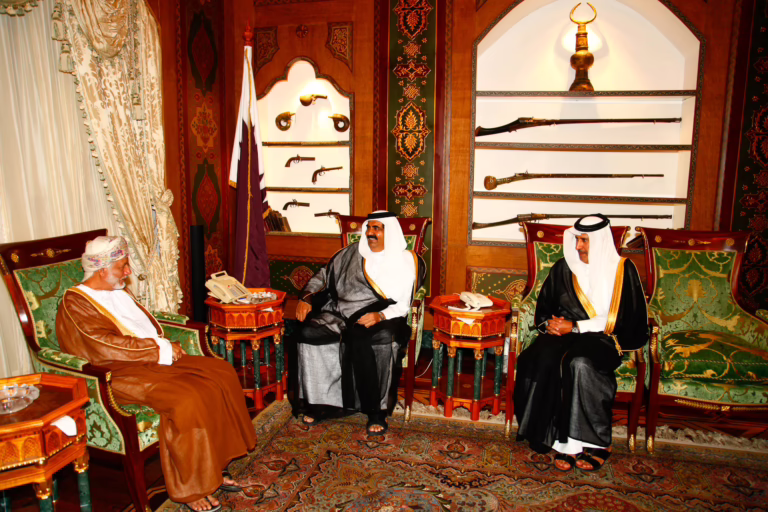 سمو الأمير الشيخ حمد بن خليفة آل ثاني يستقبل وزير خارجية سلطنة عُمان في الدوحة – 30 أغسطس 2010