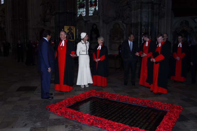 سمو الأمير الشيخ حمد بن خليفة آل ثاني يزور كنيسة وستمنستر في لندن – 27 أكتوبر 2010