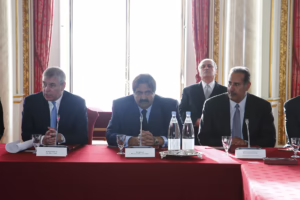 سمو الأمير الشيخ حمد بن خليفة آل ثاني يلتقي دوق يورك ويشهد توقيع اتفاقية لتعزيز التجارة بين قطر والمملكة المتحدة في لندن – 27 أكتوبر 2010