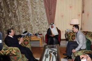 معالي رئيس مجلس الوزراء وزير الخارجية يستقبل رئيس تحرير وكالة الأنباء الصينية شينخوا في الدوحة – 7 نوفمبر 2010