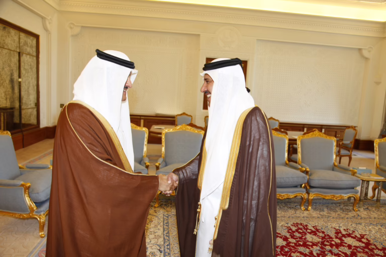 معالي رئيس مجلس الوزراء وزير الخارجية الشيخ حمد بن جاسم بن جبر آل ثاني يستقبل رئيس الهيئة العامة للسياحة والآثار بالمملكة العربية السعودية في الدوحة – 28 نوفمبر 2010