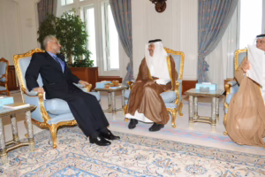 معالي رئيس مجلس الوزراء وزير الخارجية الشيخ حمد بن جاسم بن جبر آل ثاني يستقبل مستشار الرئيس السوداني – 8 ديسمبر 2010