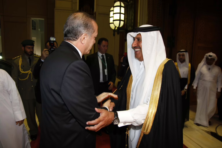 معالي رئيس مجلس الوزراء وزير الخارجية الشيخ حمد بن جاسم بن جبر آل ثاني يستقبل رئيس وزراء الجمهورية التركية – 11 يناير 2011