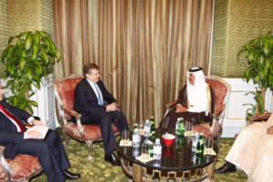 معالي رئيس مجلس الوزراء وزير الخارجية الشيخ حمد بن جاسم بن جبر آل ثاني يلتقي وزير خارجية أوكرانيا في الدوحة – 13 يناير 2011
