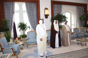 سمو الأمير الشيخ حمد بن خليفة آل ثاني يشهد أداء القسم لوزير الطاقة والصناعة في الدوحة – 18 يناير 2011